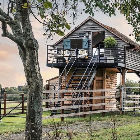 The Treehouse At Humblebee Hall Worcester Exterior foto