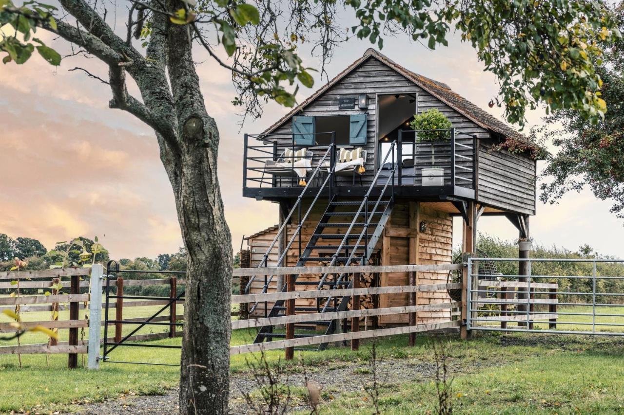 The Treehouse At Humblebee Hall Worcester Exterior foto