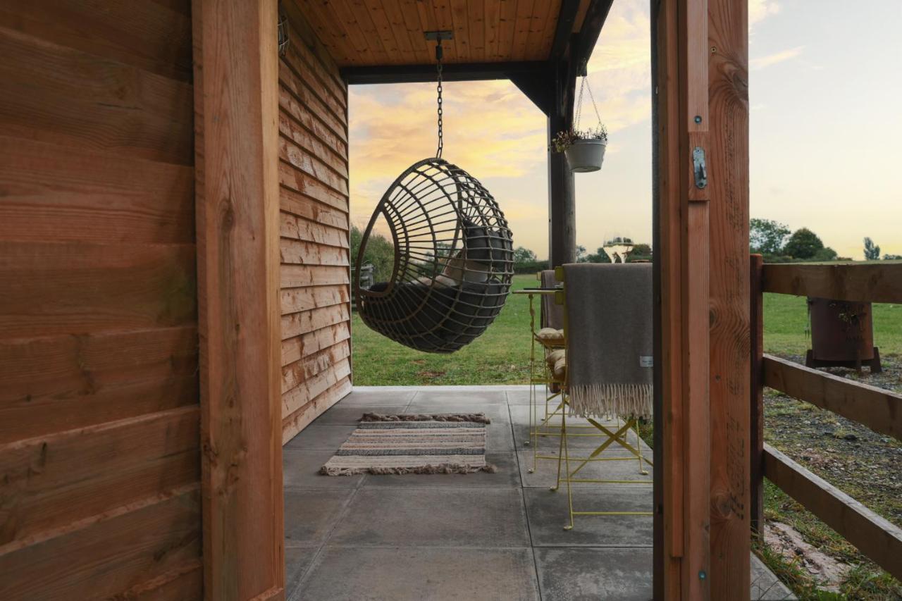 The Treehouse At Humblebee Hall Worcester Exterior foto