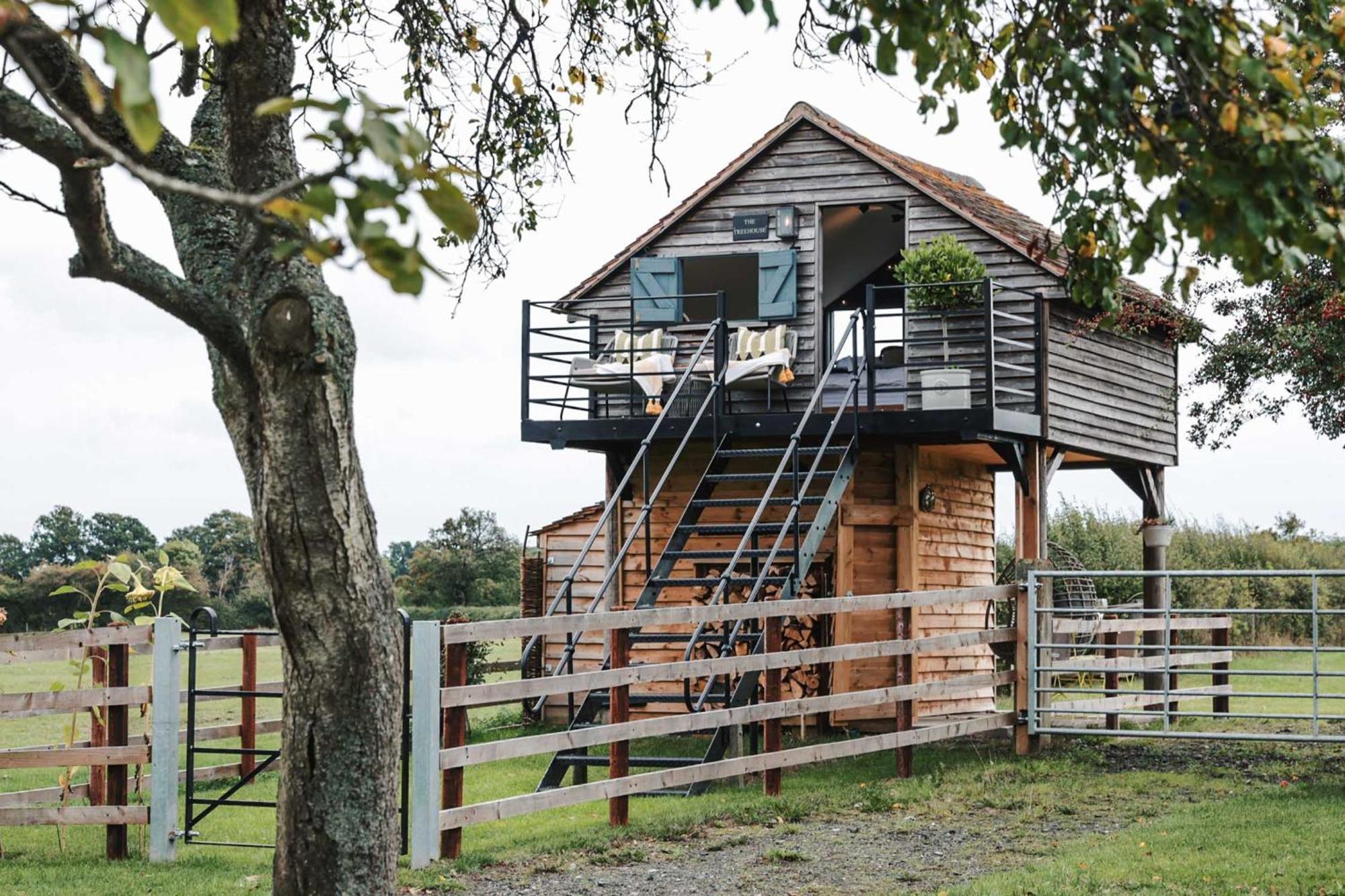 The Treehouse At Humblebee Hall Worcester Exterior foto